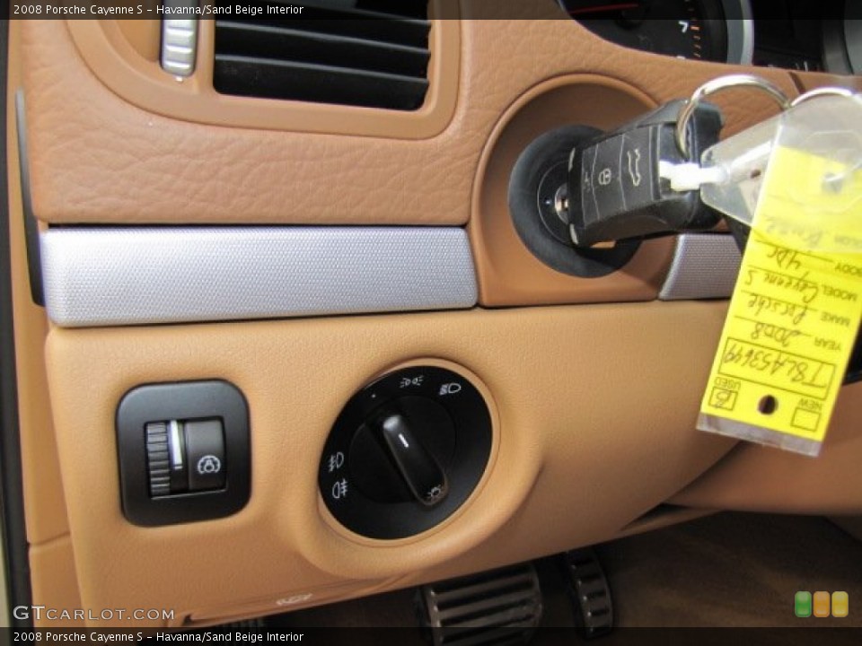 Havanna/Sand Beige Interior Controls for the 2008 Porsche Cayenne S #74444099
