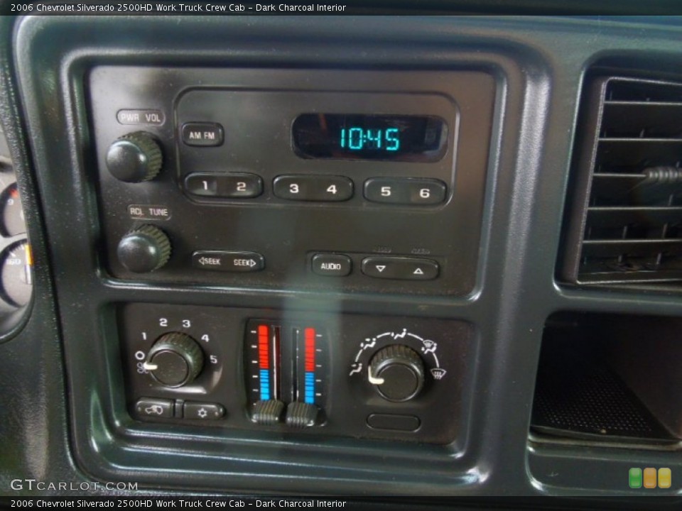 Dark Charcoal Interior Controls for the 2006 Chevrolet Silverado 2500HD Work Truck Crew Cab #74451329