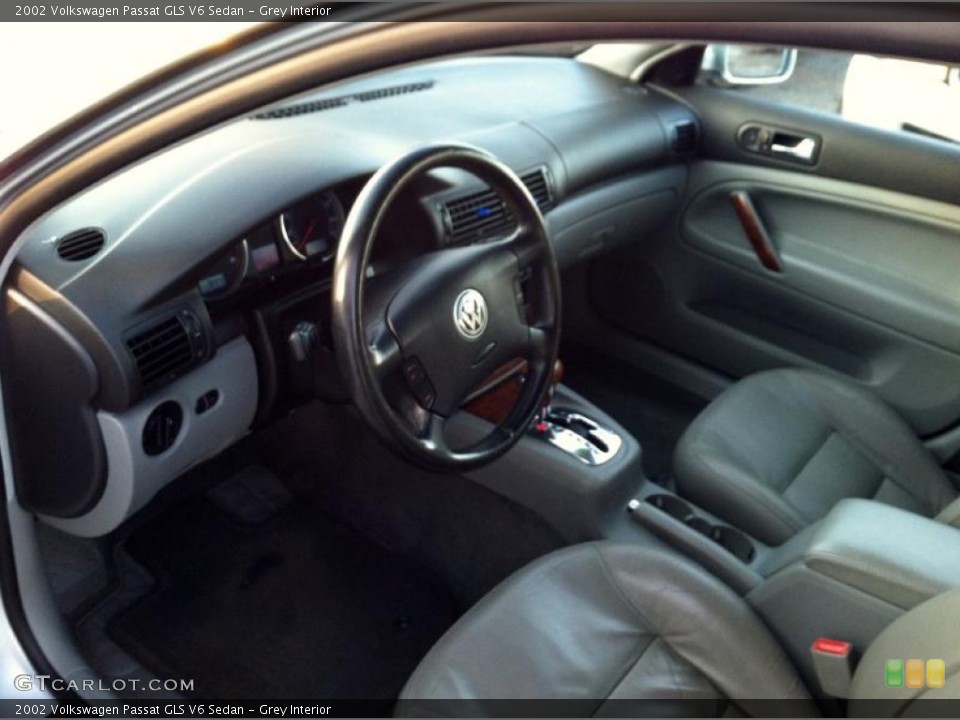 Grey Interior Photo for the 2002 Volkswagen Passat GLS V6 Sedan #74458017