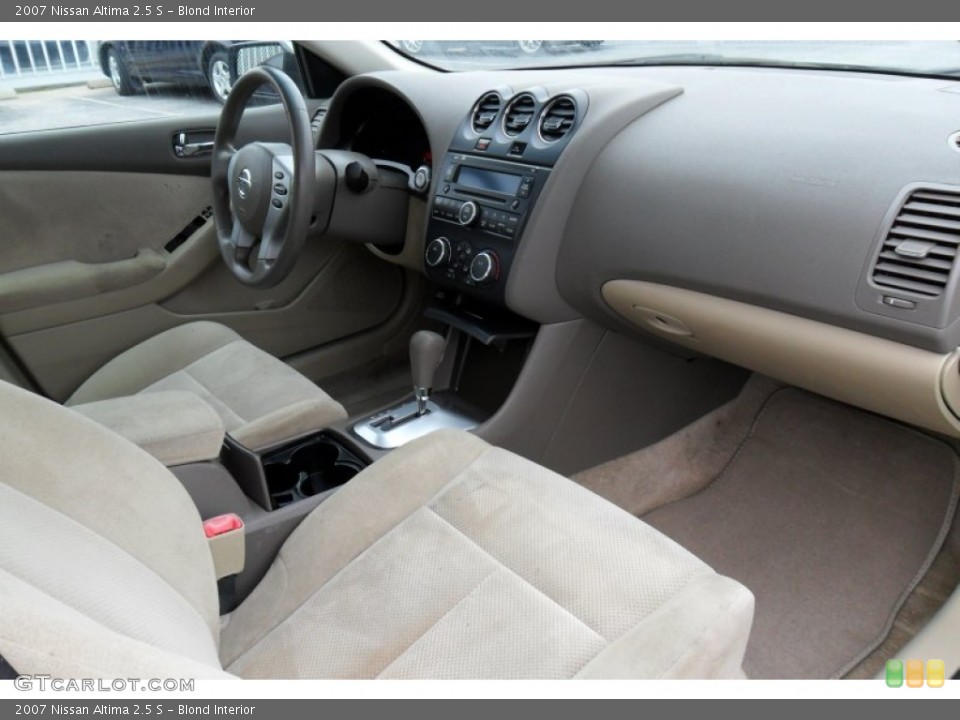 Blond Interior Dashboard for the 2007 Nissan Altima 2.5 S #74478371