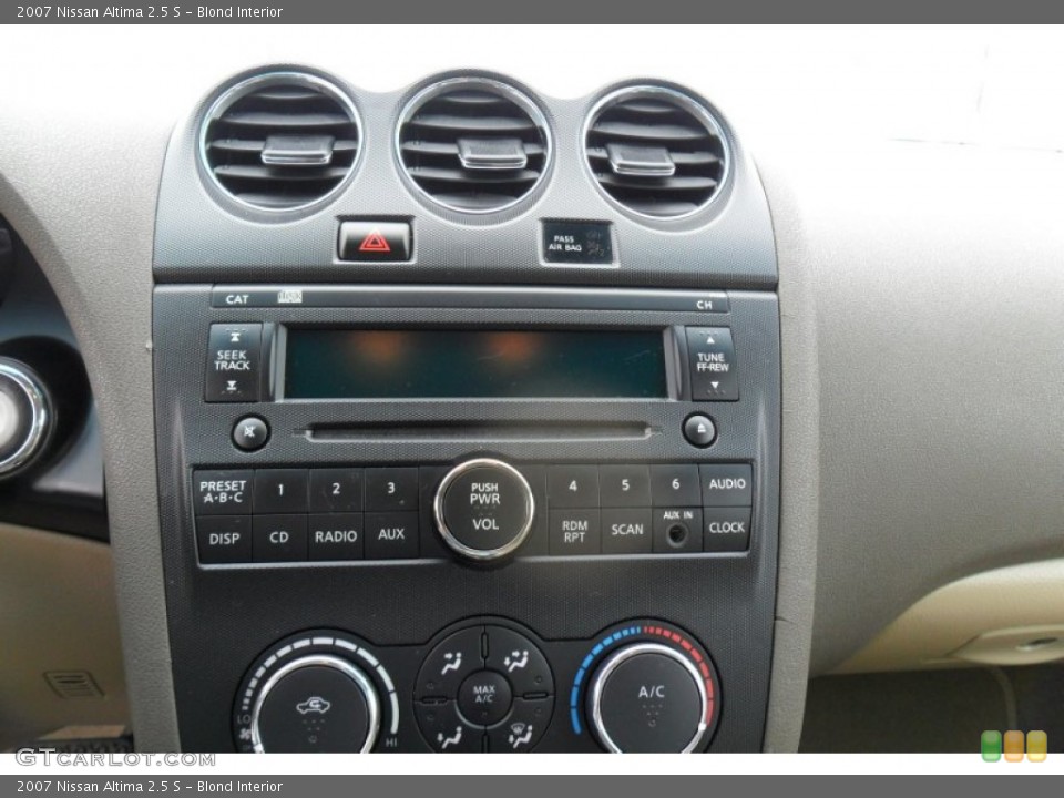 Blond Interior Audio System for the 2007 Nissan Altima 2.5 S #74478411