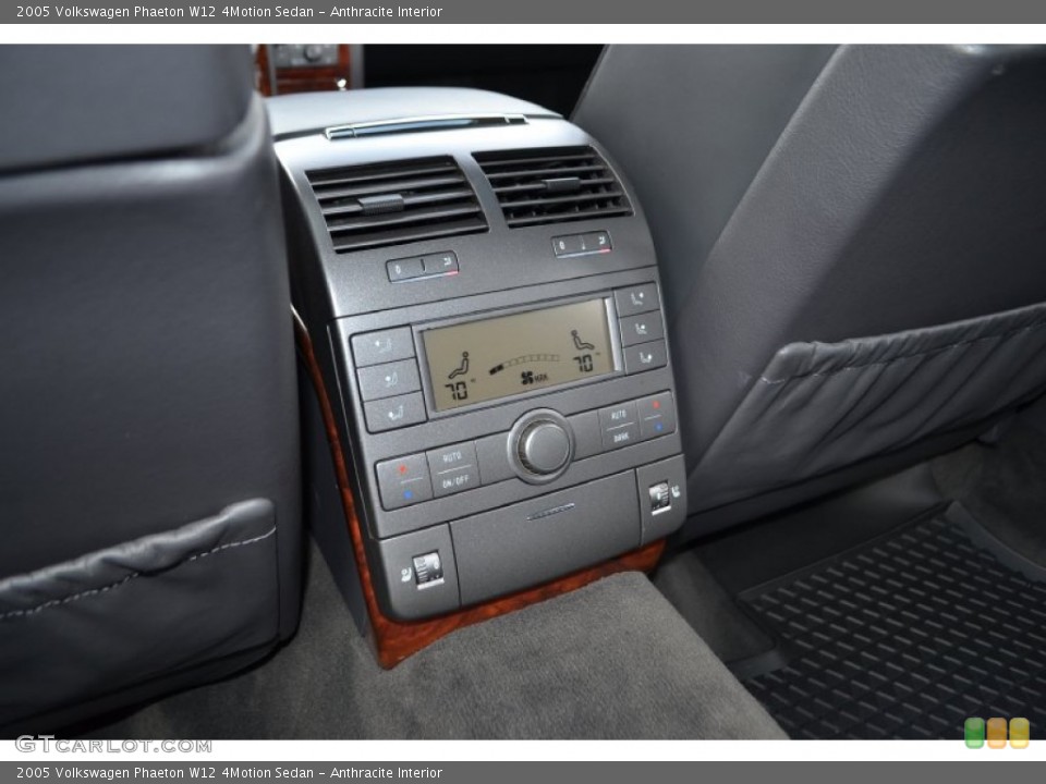 Anthracite Interior Controls for the 2005 Volkswagen Phaeton W12 4Motion Sedan #74492292