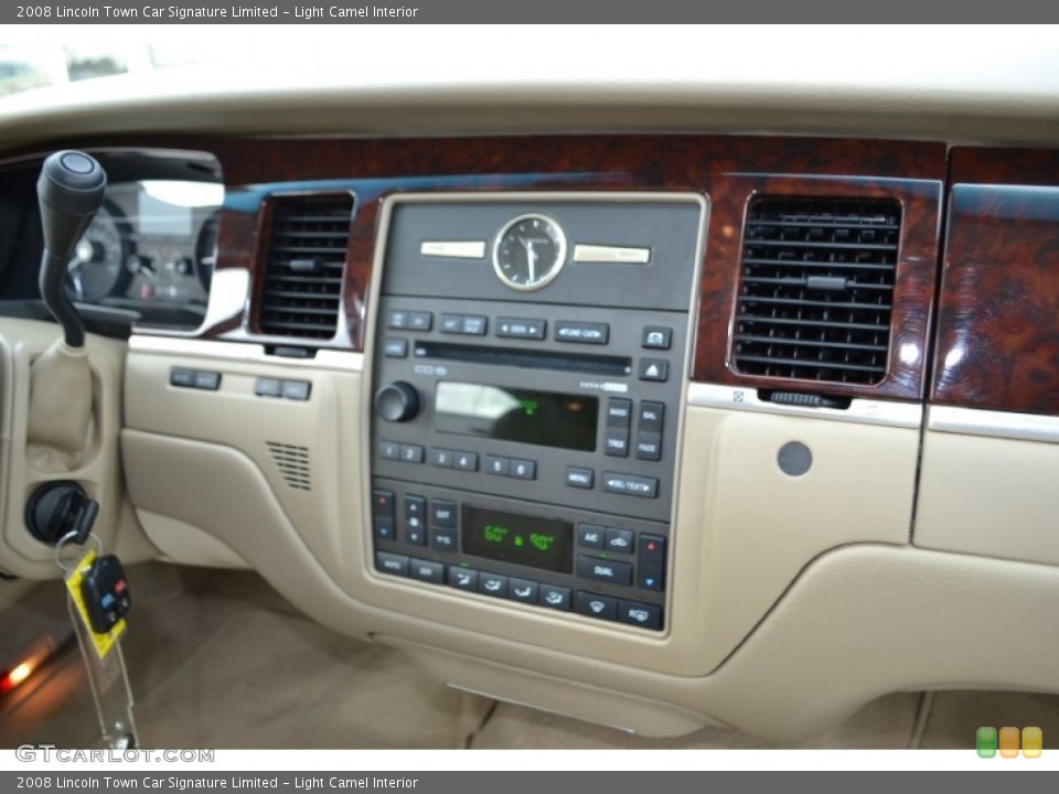 Light Camel Interior Controls for the 2008 Lincoln Town Car Signature Limited #74492685