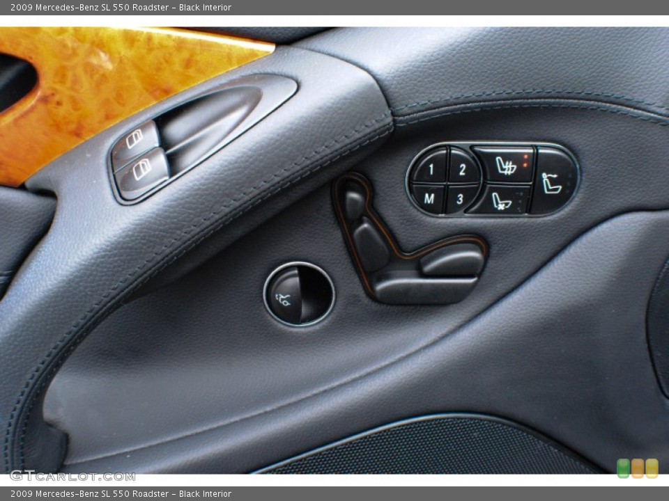 Black Interior Controls for the 2009 Mercedes-Benz SL 550 Roadster #74502951