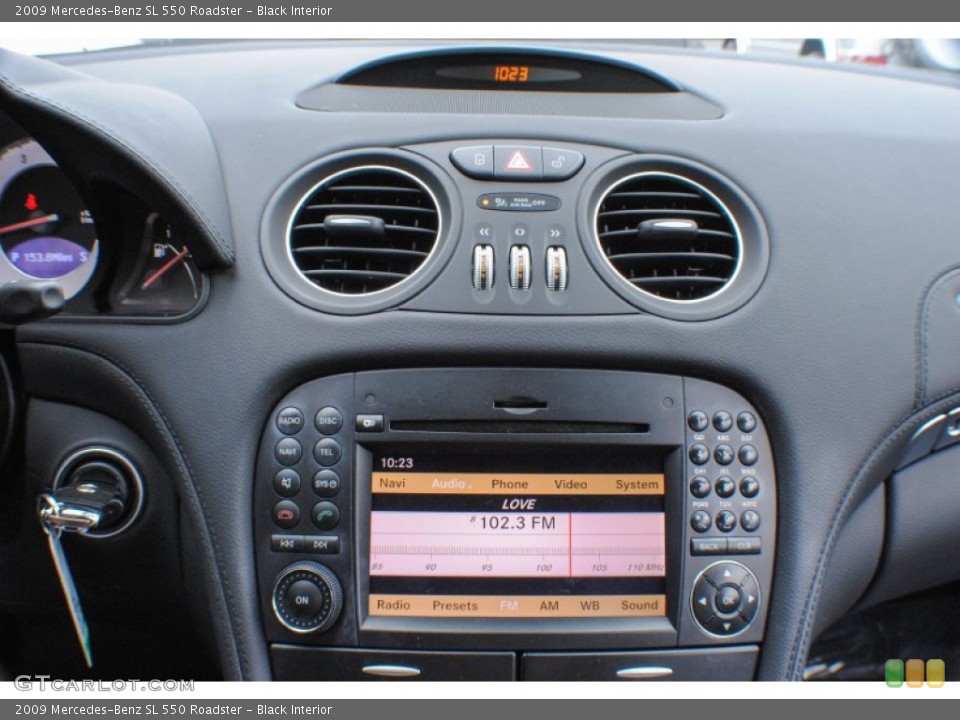 Black Interior Controls for the 2009 Mercedes-Benz SL 550 Roadster #74502980