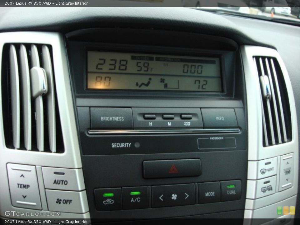 Light Gray Interior Controls for the 2007 Lexus RX 350 AWD #74511996
