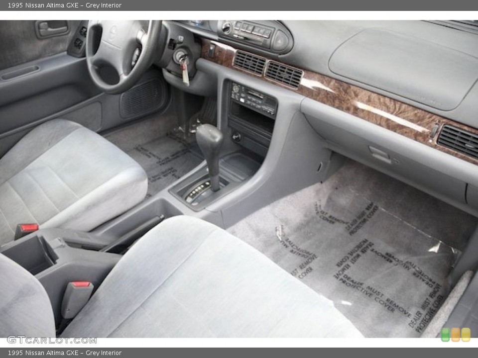Grey Interior Photo for the 1995 Nissan Altima GXE #74539616