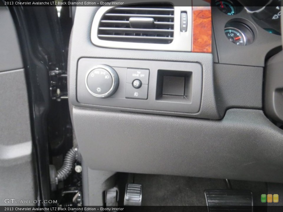 Ebony Interior Controls for the 2013 Chevrolet Avalanche LTZ Black Diamond Edition #74583299