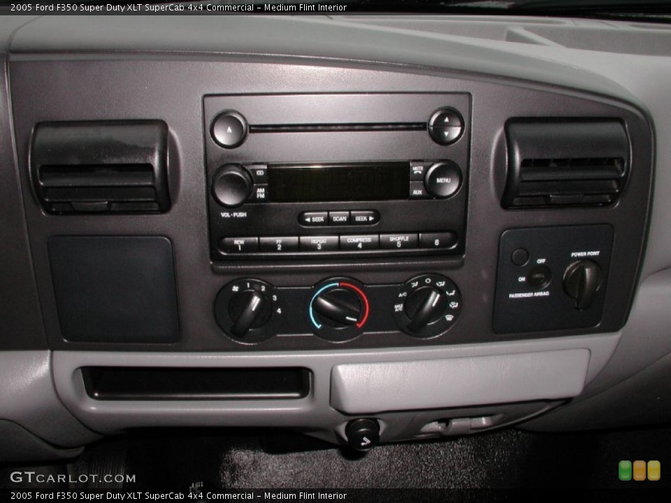 Medium Flint Interior Controls for the 2005 Ford F350 Super Duty XLT SuperCab 4x4 Commercial #74587023