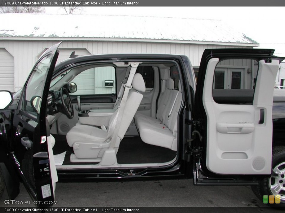 Light Titanium Interior Photo for the 2009 Chevrolet Silverado 1500 LT Extended Cab 4x4 #74591128