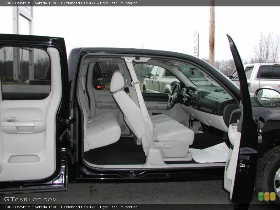 Light Titanium Interior Photo for the 2009 Chevrolet Silverado 1500 LT Extended Cab 4x4 #74591207