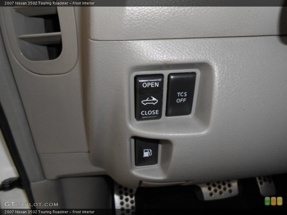 Frost Interior Controls for the 2007 Nissan 350Z Touring Roadster #74593077
