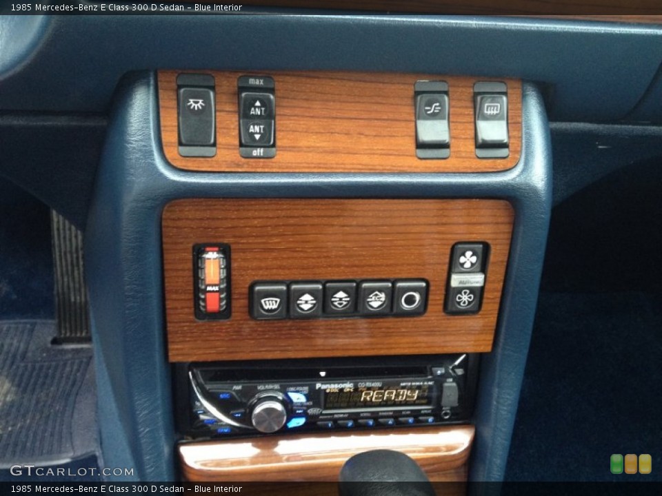 Blue Interior Controls for the 1985 Mercedes-Benz E Class 300 D Sedan #74594024