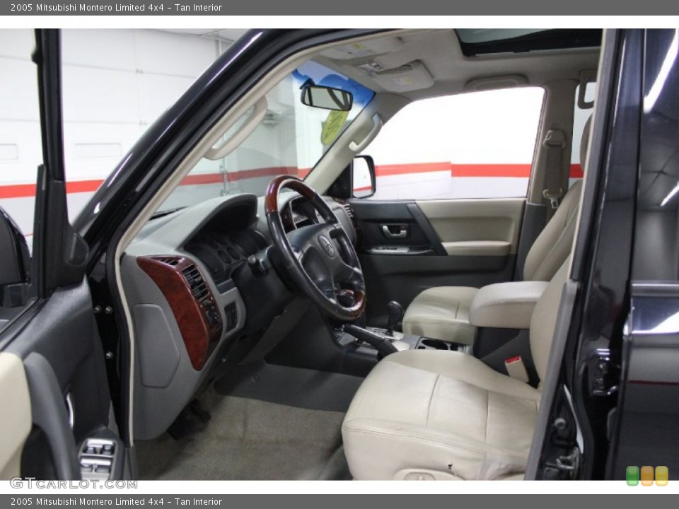 Tan Interior Photo for the 2005 Mitsubishi Montero Limited 4x4 #74595694