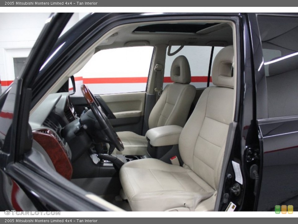 Tan Interior Photo for the 2005 Mitsubishi Montero Limited 4x4 #74595713