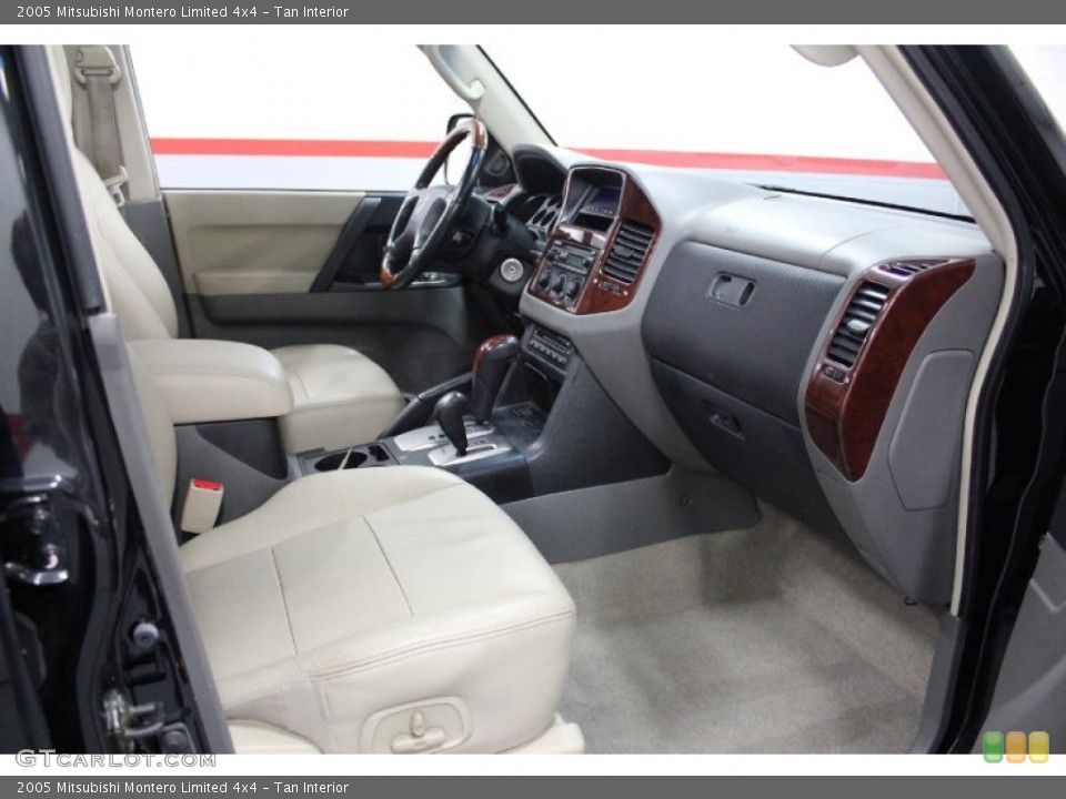 Tan Interior Photo for the 2005 Mitsubishi Montero Limited 4x4 #74596220