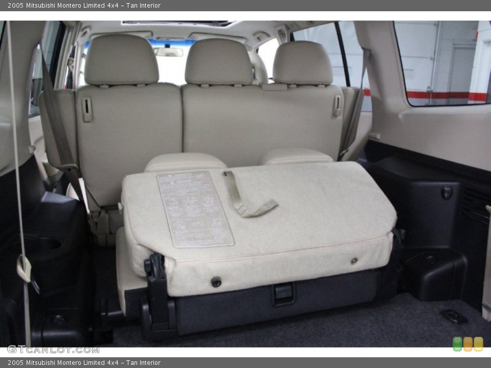 Tan Interior Photo for the 2005 Mitsubishi Montero Limited 4x4 #74596721