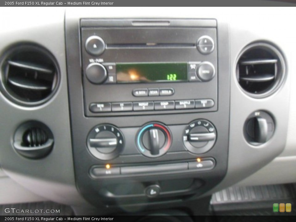 Medium Flint Grey Interior Controls for the 2005 Ford F150 XL Regular Cab #74599145