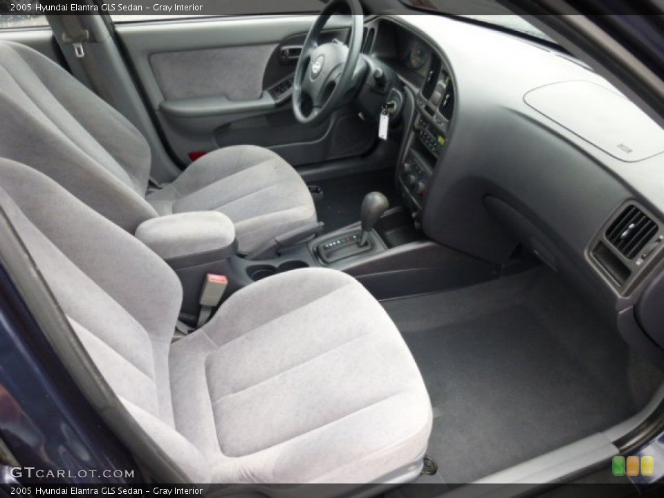 Gray Interior Photo for the 2005 Hyundai Elantra GLS Sedan #74602763