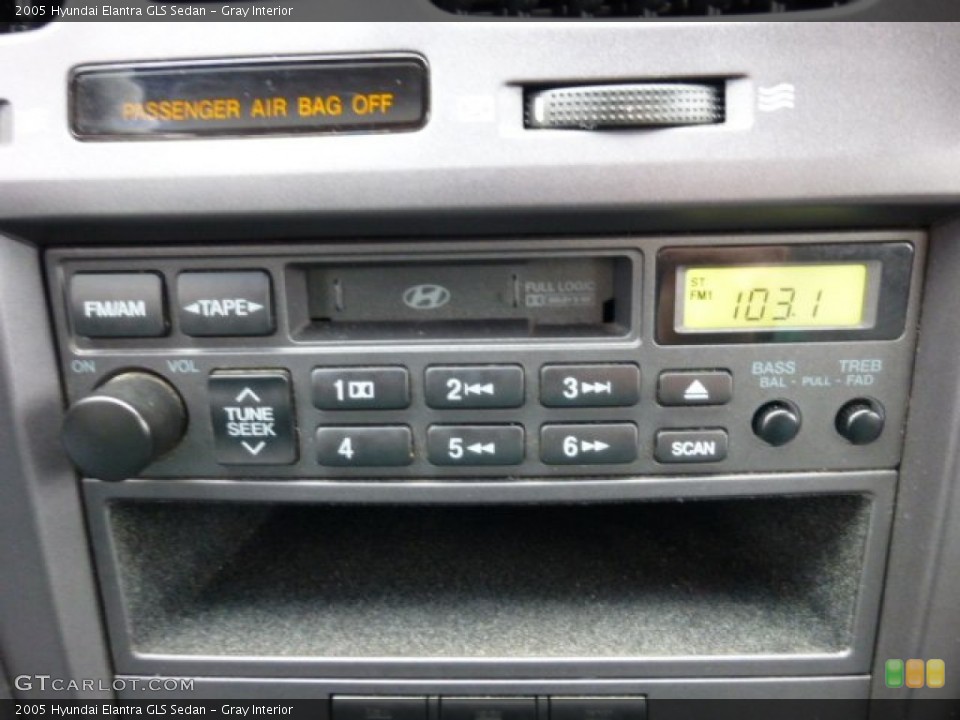 Gray Interior Audio System for the 2005 Hyundai Elantra GLS Sedan #74602955