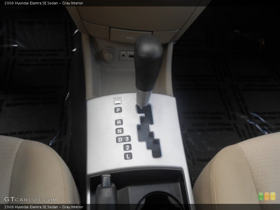 Gray Interior Transmission for the 2009 Hyundai Elantra SE Sedan #74633388