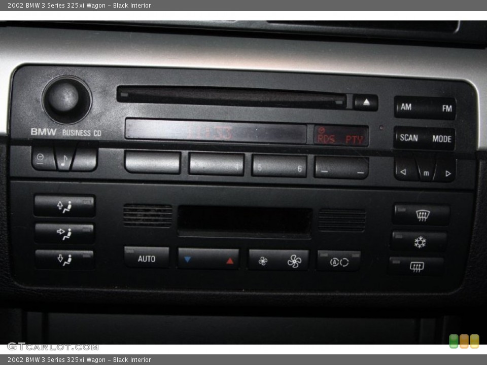 Black Interior Controls for the 2002 BMW 3 Series 325xi Wagon #74644835