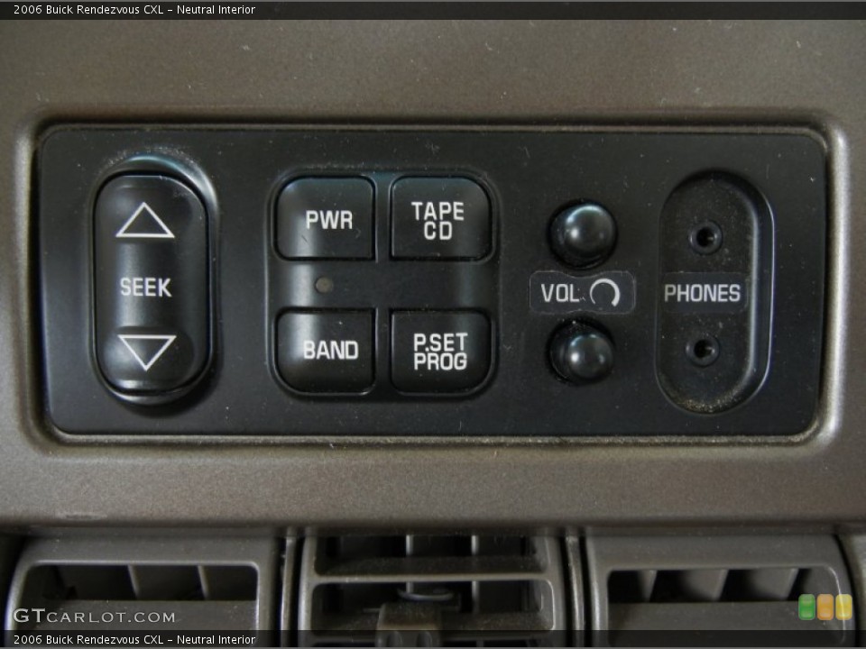 Neutral Interior Controls for the 2006 Buick Rendezvous CXL #74707493