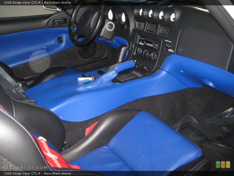 Black/Black Interior Photo for the 1998 Dodge Viper GTS-R #74725411