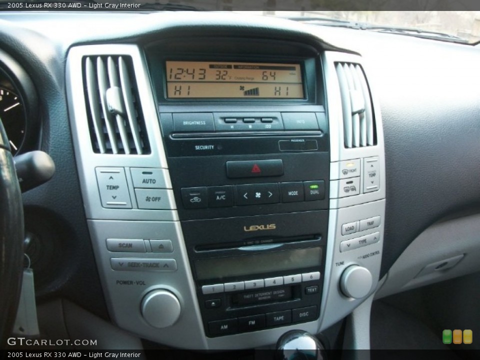 Light Gray Interior Controls for the 2005 Lexus RX 330 AWD #74734589