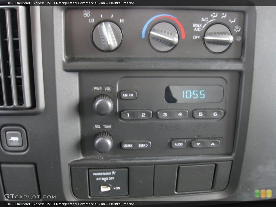 Neutral Interior Controls for the 2004 Chevrolet Express 3500 Refrigerated Commercial Van #74736959