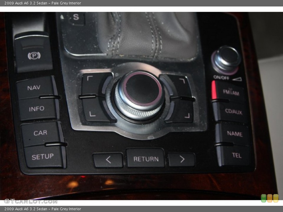 Pale Grey Interior Controls for the 2009 Audi A6 3.2 Sedan #74770291