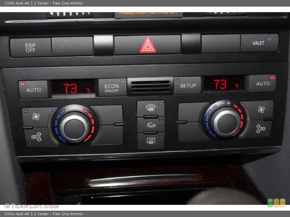 Pale Grey Interior Controls for the 2009 Audi A6 3.2 Sedan #74770310