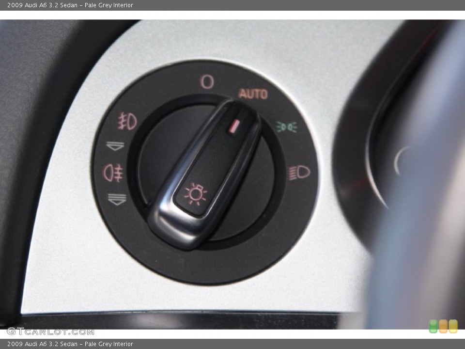 Pale Grey Interior Controls for the 2009 Audi A6 3.2 Sedan #74770499