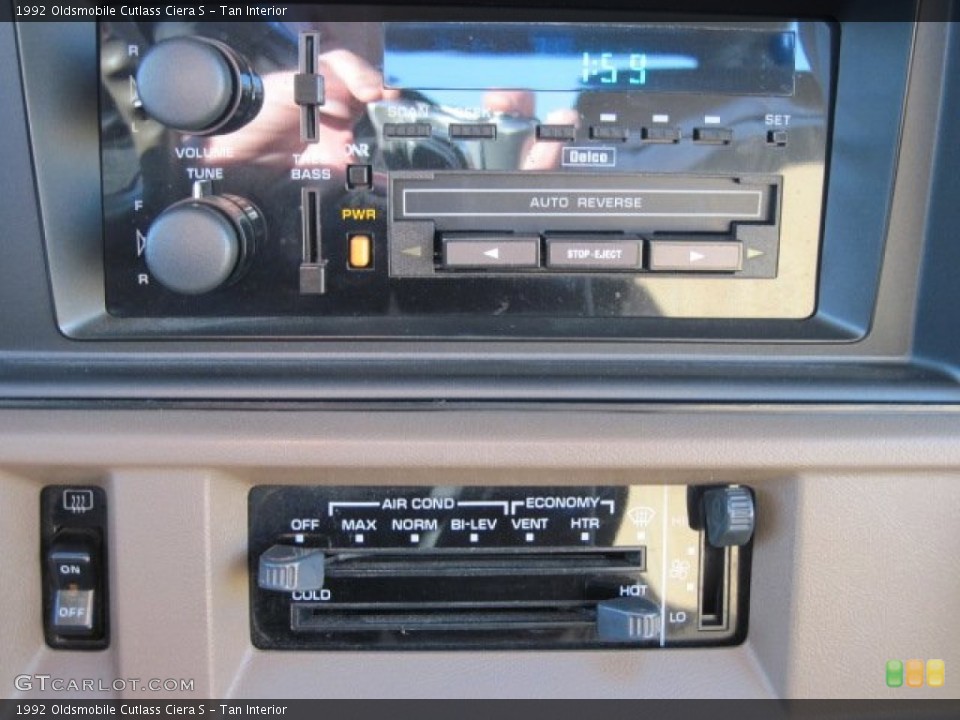Tan Interior Controls for the 1992 Oldsmobile Cutlass Ciera S #74783988