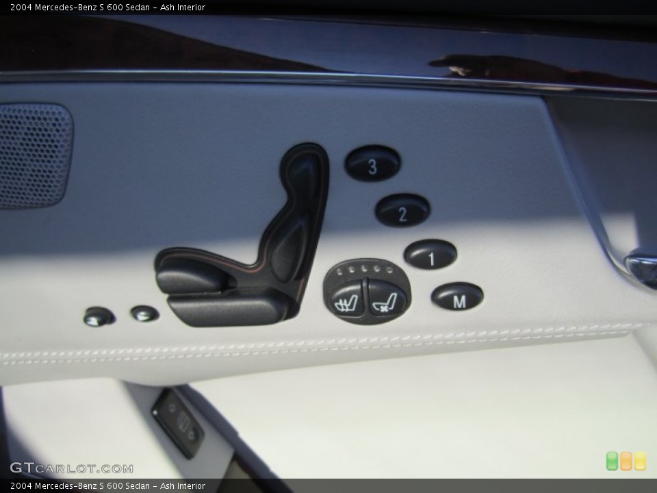 Ash Interior Controls for the 2004 Mercedes-Benz S 600 Sedan #74784592