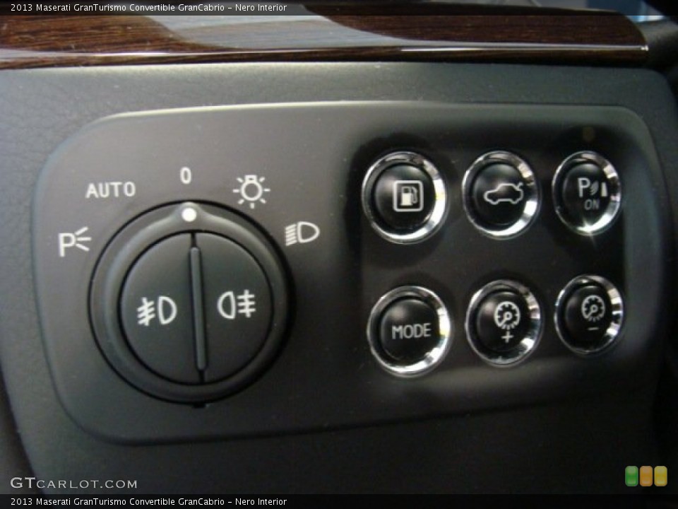 Nero Interior Controls for the 2013 Maserati GranTurismo Convertible GranCabrio #74800403