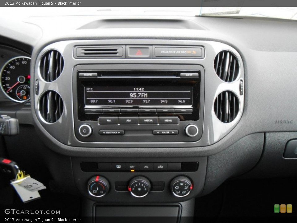 Black Interior Controls for the 2013 Volkswagen Tiguan S #74801600
