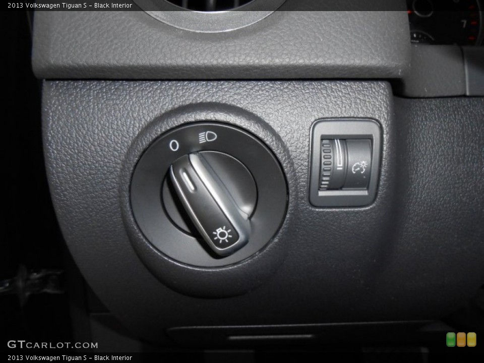 Black Interior Controls for the 2013 Volkswagen Tiguan S #74801687