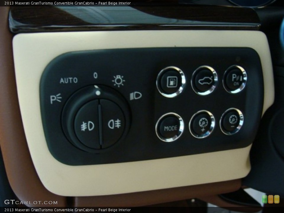 Pearl Beige Interior Controls for the 2013 Maserati GranTurismo Convertible GranCabrio #74802059