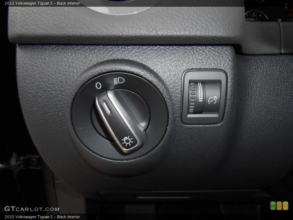 Black Interior Controls for the 2013 Volkswagen Tiguan S #74802761