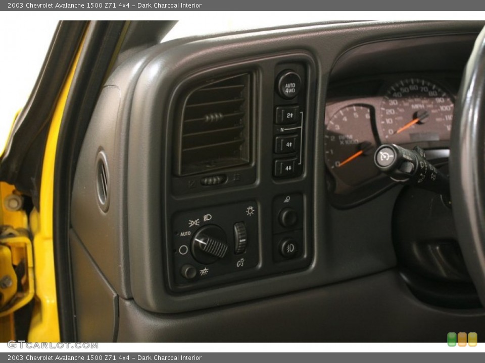 Dark Charcoal Interior Controls for the 2003 Chevrolet Avalanche 1500 Z71 4x4 #74806067