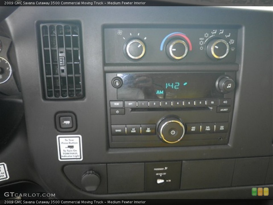 Medium Pewter Interior Controls for the 2009 GMC Savana Cutaway 3500 Commercial Moving Truck #74809574