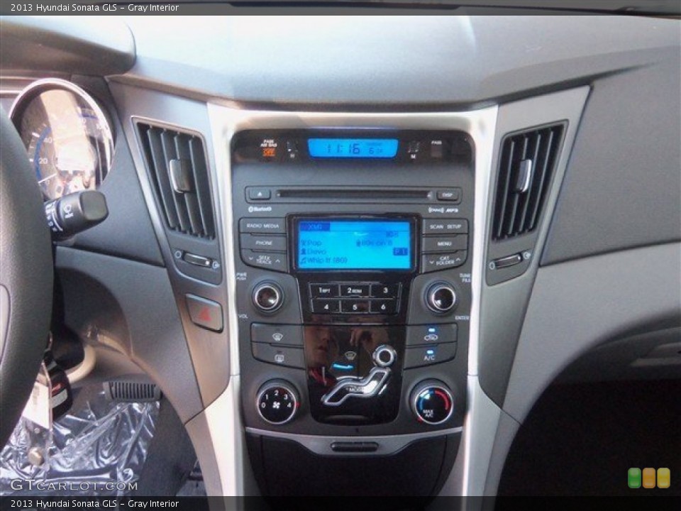 Gray Interior Controls for the 2013 Hyundai Sonata GLS #74826195