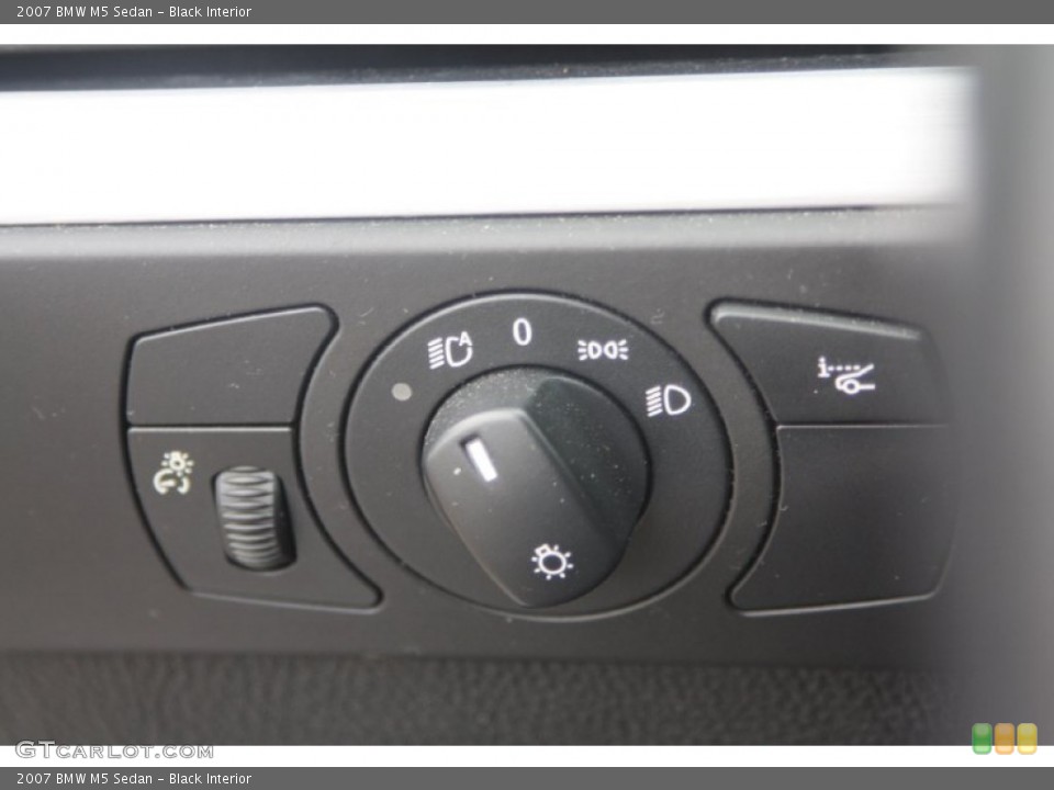 Black Interior Controls for the 2007 BMW M5 Sedan #74832476