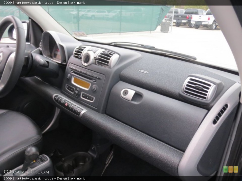 Design Black Interior Dashboard for the 2009 Smart fortwo passion coupe #74836838