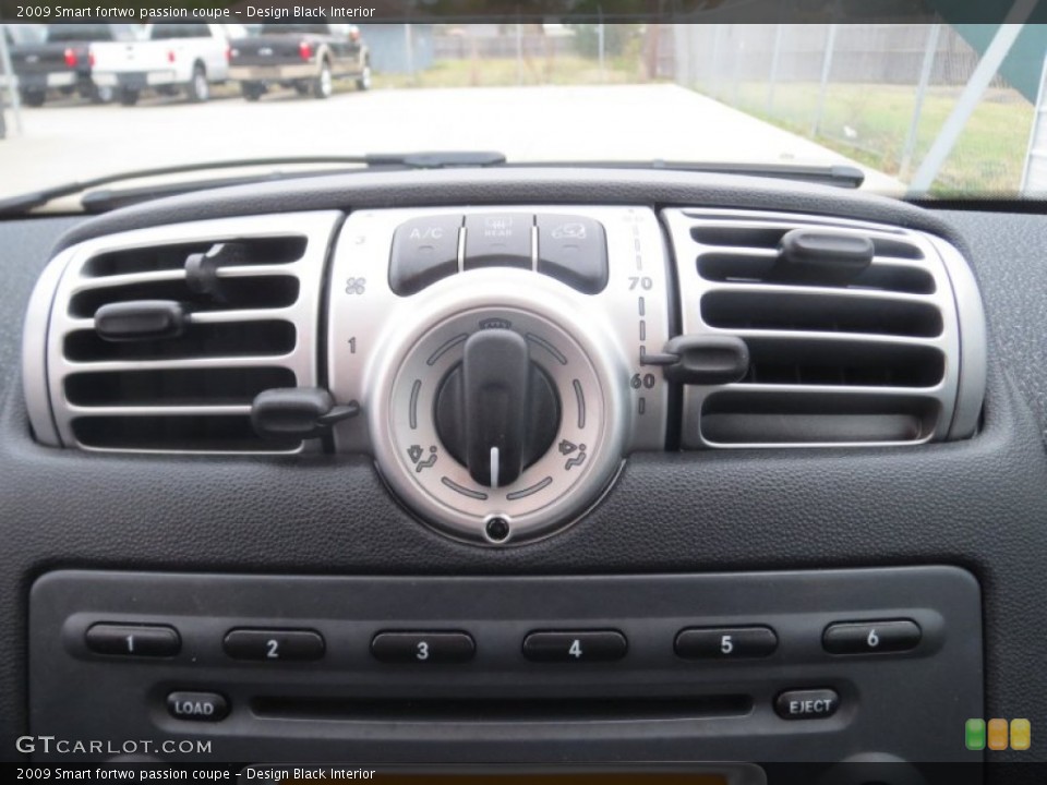 Design Black Interior Controls for the 2009 Smart fortwo passion coupe #74837008