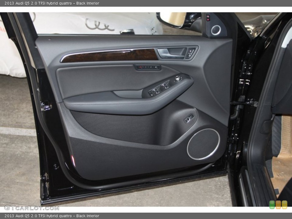 Black Interior Door Panel for the 2013 Audi Q5 2.0 TFSI hybrid quattro #74842256