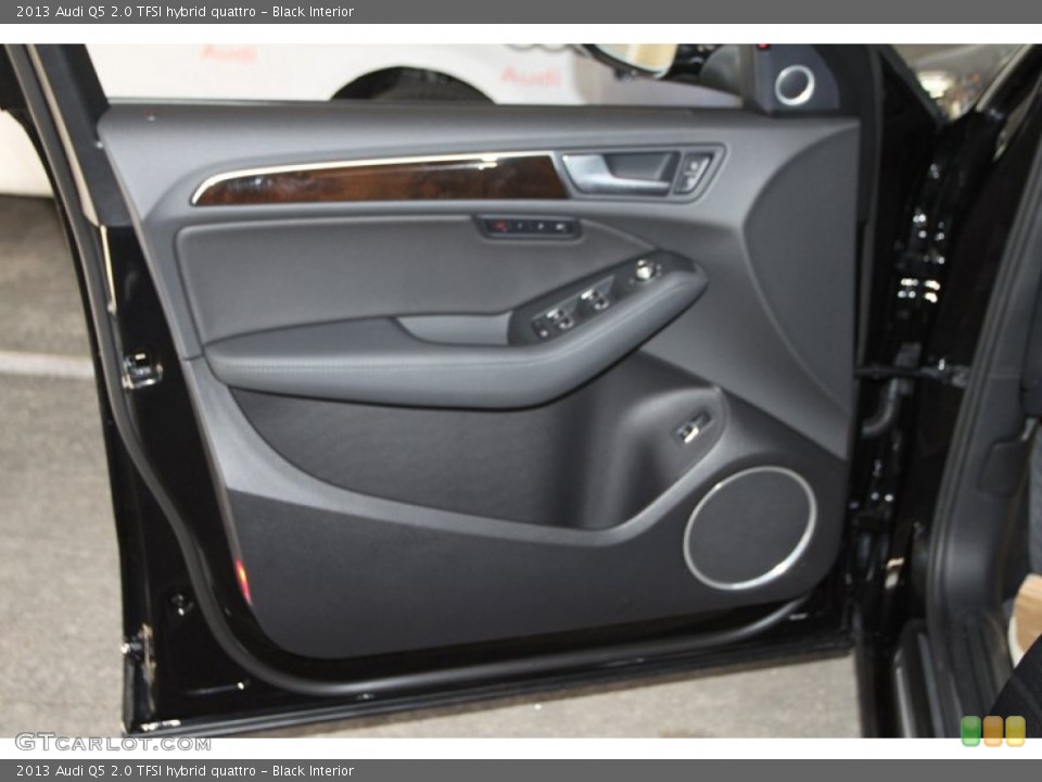 Black Interior Door Panel for the 2013 Audi Q5 2.0 TFSI hybrid quattro #74842842