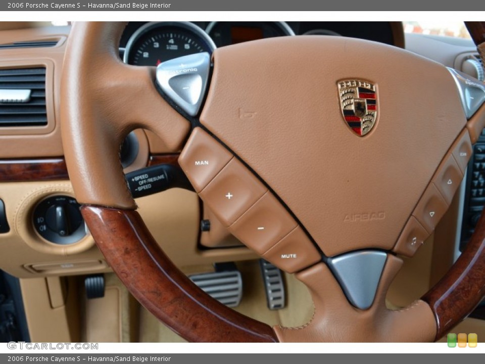 Havanna/Sand Beige Interior Controls for the 2006 Porsche Cayenne S #74853984