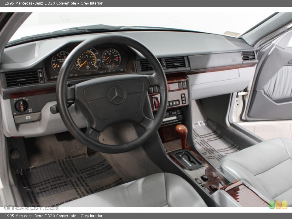 Grey Interior Photo for the 1995 Mercedes-Benz E 320 Convertible #74862461